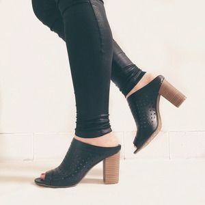 Rialto Maribel Black Open Toe Mules size 7 Vegan Leather with Block Heels